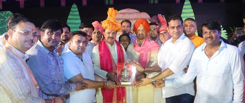 Vijay Mahotsav Ramlila : सीता के वियोग में व्याकुल हुए श्रीराम ग्रेटर नोएडा की रामलीला में दर्शकों ने देखा भावुक कर देने वाला दृश्य, पंचवटी की ओर यात्रा और सूपर्णखा प्रकरण, मुख्य अतिथियों में भाजपा सांसद पूर्व केंद्रीय मंत्री डॉ. महेश शर्मा, दादरी विधायक तेजपाल नागर, भाजपा नेता सतेंद्र नागर रहे