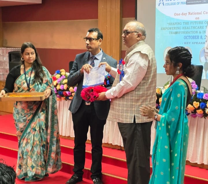 Accurate College News : डिजिटल इनोवेशन से सजे फार्मेसी के नए दौर की ओर कदम — एक्यूरेट कॉलेज ऑफ फार्मेसी में राष्ट्रीय सम्मेलन “Shaping the Future of Pharmacy” का भव्य आयोजन(डिजिटल हेल्थकेयर, फार्माकोविजिलेंस और इनोवेशन पर देशभर के विशेषज्ञों ने साझा किए विचार)