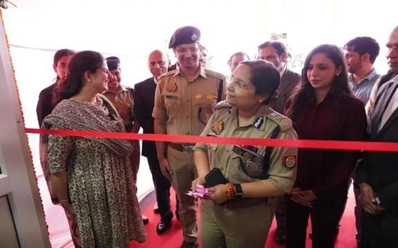 Breaking Police News : गलगोटिया विश्वविद्यालय का ‘परिवारिक विवाद समाधान केंद्र’, शिक्षा से समाज सेवा तक — शांति, सहानुभूति और न्याय की दिशा में अनोखी पहल, पुलिस कमिश्नर लक्ष्मी सिंह की सराहना “समाज में स्थिरता का स्तंभ बनेगा यह केंद्र”