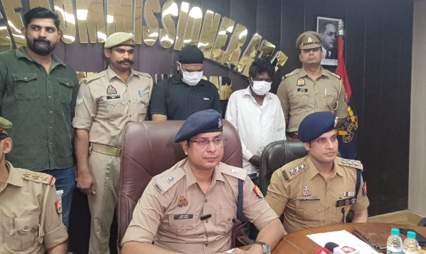 Braeking Police Good News : मंदिरों के चोरों पर पुलिस का वार दो गिरफ्तार, 3.5 किलो चांदी और अवैध चाकू बरामद — सेक्टर-12 के मंदिर से हुई थी चोरी, मुरादाबाद में गलवाई जाती थी चांदी!, बरामद हुआ चोरी का सामान, गिरफ्तार आरोपियों पर एनडीपीएस व आर्म्स एक्ट के तहत मामला दर्ज