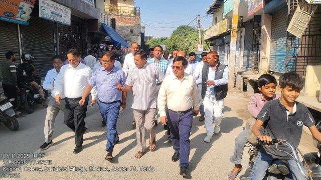 Noida Authority News : नोएडा में सफाई व्यवस्था पर नोएडा प्राधिकरण का एक्शन मोड, नालियां, सड़कों और सीवर लाइनों की होगी बड़ी मरम्मत, गांव मसहूरा में चला निरीक्षण अभियान, नोएडा प्राधिकरण के अफसरों ने किया गांव मसहूरा का दौरा, सफाई और सीवर कार्यों की गहन समीक्षा, 2 JCB और 1 हिल्टी मशीन से बड़े पैमाने पर सफाई अभियान शुरू