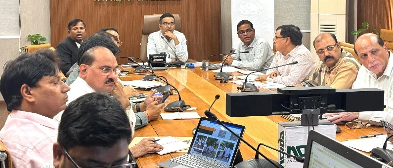 Noida Authority News : नोएडा क्षेत्र में नॉएडा प्राधिकरण की बड़ी पहल, नौ घनी आबादी वाले ग्रामों में सफाई, सीवर और जलापूर्ति व्यवस्था के सुधार हेतु चला विशेष अभियान, मुख्य कार्यपालक अधिकारी लोकेश एम. ने दिए निर्देश, विकास की नई रफ्तार नौ गांवों में शुरू हुआ सुधार अभियान