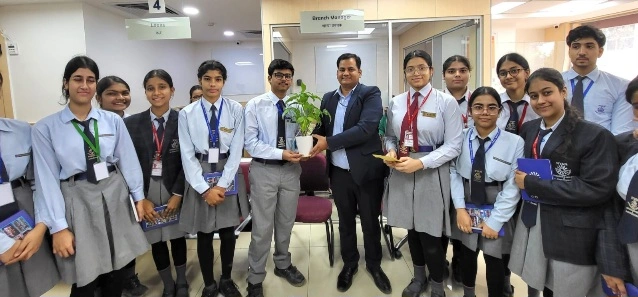 Ryan International School News : रयान इंटरनेशनल स्कूल ग्रेटर नोएडा ने इंटर्नशिप कार्यक्रम और आईसीआईसीआई बैंक की शैक्षिक यात्रा का आयोजन किया
