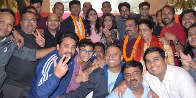 Greater Noida West Cheery County Society : चेरी काउंटी में पहली बार AOA चुनाव सम्पन्न, सुजीत कुमार शर्मा, अनुराधा राय, आदर्श तिवारी, राहुल चौधरी,  की ‘टीम संकल्प’ ने मारी बाजी, निवासियों की उम्मीदों को मिली नई उड़ान, पहला लोकतांत्रिक पर्व निवासियों में दिखा गजब का जोश, सोसाइटी में जश्न का माहौल, फूल-मालाओं से हुआ स्वागत