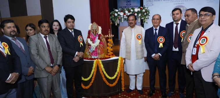 HIMT College News :एच. आई. एम्. टी. ग्रुप ऑफ़ इंस्टीटूशन्स ग्रेटर नॉएडा ने धूमधाम से मनाया अपना स्थापना दिवस, कार्यक्रम का शुभारम्भ दीप प्रज्वलन, इस अवसर पर सांसद डॉक्टर महेश शर्मा, HIMT के चेयरमैन एच.एस. बंसल रहे मौजूद