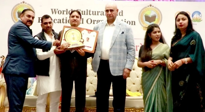 Greater Noida News : वी.पी. नवानी को अध्यात्मिक एवं सामाजिक कार्यों के लिए मिला डॉक्ट्रेट की मानद उपाधि-कार्यक्रम में मुख्य अतिथि फिल्म अभिनेता पुनीत इस्सर ने किया सम्मानित