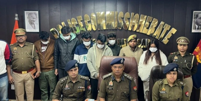 Noida Police News : “नोएडा में हाई-टेक धोखाधड़ी का धांसू खुलासा, ओटीटी पाइरेसी, विदेशी नागरिकों से डॉलर में ठगी और नकली सब्सक्रिप्शन का खेल, फेस-1 पुलिस की छापेमारी में पूरा गैंग धरा!”