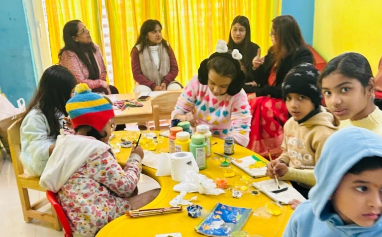 Curious Mind Preschool News : नन्हे क़दम, बड़ी मुस्कानें और क्रिसमस की रंगीन रौनक, शिक्षा को उत्सव में बदलने की पहल, क्यूरियस माइंड प्रीस्कूल में पीटीएम और क्रिसमस फेस्ट ने रचा सीख, सृजन और उल्लास का यादगार संगम, स्कूल फाउंडर दीपा रानी का संदेश