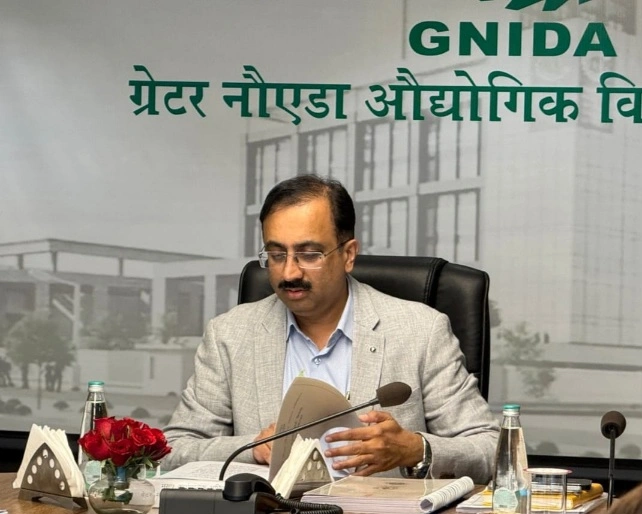 Greater Noida Authority CEO News : नववर्ष 2026 पर ग्रेटर नोएडा को नई उड़ान का संदेश, विकास परियोजनाओं को मिलेगी नई रफ्तार, सीईओ NG रवि कुमार बोले—विकास, स्वच्छता और नागरिक सुविधाओं से बनेगा ‘आदर्श शहर’, नववर्ष की शुभकामनाओं के साथ सकारात्मक संदेश