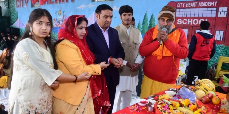 City Heart School Dadri : आस्था, आशीर्वाद और आँसुओं का संगम, माता की चौकी में भीगी विदाई, 12वीं के विद्यार्थियों को अनूठे अंदाज़ में कहा गया अलविदा, नव वर्ष व बच्चों की विदाई के उपलक्ष में किया माता की चौकी का आयोजन