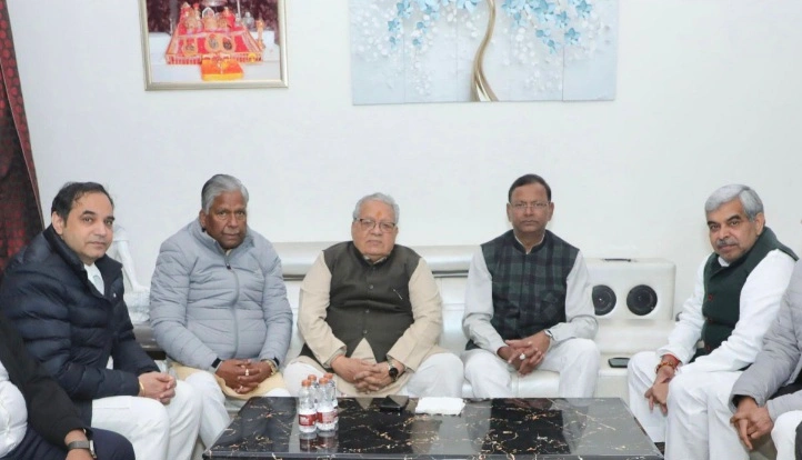 Noida News : अनुभव से ऊर्जा, आशीर्वाद से दिशा, नोएडा में पूर्व राज्यपाल कलराज मिश्र के आवास पर पंकज चौधरी की शिष्टाचार भेंट, संगठन से लेकर सुशासन तक मंथन, आशीर्वाद के साथ नई जिम्मेदारी का संकल्प