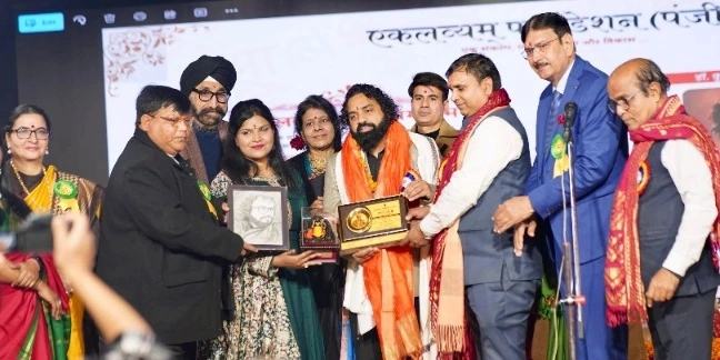Eklavyam Foundation News : “जहाँ जुनून बना उत्सव और हिन्दी बनी पहचान, एकलव्यम् नवम समागम, परंपरा, प्रेरणा, प्रगति संस्कृति और सेवा का संगम, नोएडा में सजा कला–संस्कृति का महाकुंभ, एकलव्यम् फाउंडेशन का ‘जश्न-ए-जुनूँ–9’ भव्यता के साथ संपन्न
