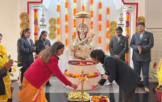 Samsara School News : “विद्या की आराधना, सफलता की कामना”, समसारा विद्यालय में श्रद्धा और उल्लास के साथ मना बसंत पंचमी का पावन पर्व, माँ सरस्वती की आराधना में लीन हुए छात्र, प्रधानाचार्या ज्योति बत्रा ने दिया प्रेरणादायक संदेश