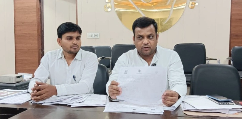 Greater Noida Authority News : प्राधिकरण की जमीन पर भू-माफिया का कब्जा, करोड़ों की जमीन बेचने का आरोप, सीईओ NG रवि कुमार ने दिए सख्त कार्रवाई के निर्देश, 40 बीघा जमीन का मामला, अवैध निर्माण हटाने की तैयारी, प्राधिकरण को हो रहा भारी नुकसान