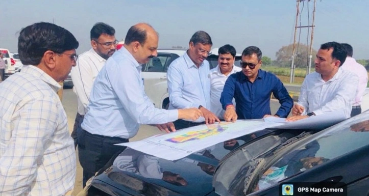 YEIDA Authority News : “ब्रज में विकास की नई रफ्तार”, अपर मुख्य सचिव आलोक कुमार ने राया अर्बन सेंटर व हैरिटेज सिटी परियोजना का किया निरीक्षण, राया अर्बन सेंटर और हैरिटेज सिटी साइट का निरीक्षण, वृंदावन बायपास प्रस्ताव का भी लिया जायजा