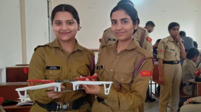 GL Bajaj College News : “ड्रोन टेक्नोलॉजी में GL Bajaj का जलवा!”, लखनऊ में प्रतिष्ठित प्रशिक्षण शिविर के लिए चुने गए छात्र, संस्थान में खुशी की लहर, कड़े प्रतिस्पर्धा के बीच मिला चयन, तकनीकी शिक्षा का उभरता केंद्र