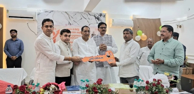 Breaking News : “9 साल, 9 बड़े दावे और विकास की लाइव तस्वीर!, “नवनिर्माण के 09 वर्ष” कार्यक्रम का जनपद में सजीव प्रसारण, योजनाओं का लाभ पाकर उत्साहित दिखे लाभार्थी, लखनऊ से गौतमबुद्धनगर तक गूंजा ‘नवनिर्माण’, योजनाओं का लाभ पाकर चमक उठे चेहरे