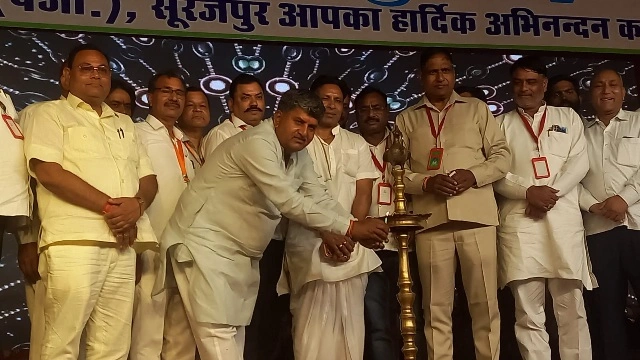 Surajpur Barahi Mella  News: “सूरजपुर में बाराही मेले का जलवा!, दूसरे दिन उमड़ा जनसैलाब, रागनी-भजन और हंसी के रंग में डूबी पूरी रात”, पूजा-अर्चना से हुई शुरुआत, भक्ति के रंग में रंगा माहौल”, “‘बेटी बचाओ’ संदेश ने छू लिए दिल”, “कॉमेडी सॉन्ग ने लगाया मनोरंजन का तड़का”