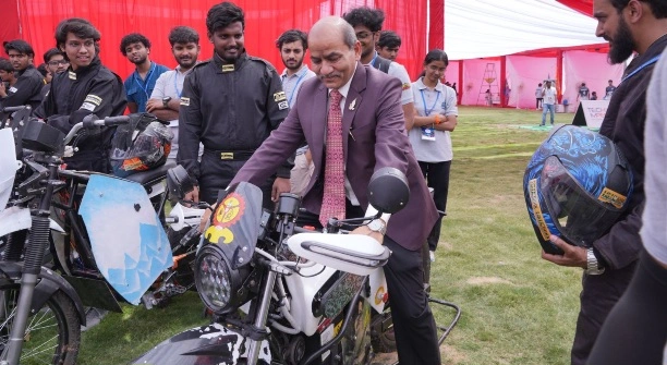 Galgotia University News : “ग्रीन मोबिलिटी की रेस शुरू!, गलगोटिया विश्वविद्यालय में ई-बाइक चैलेंज 2026 का धमाकेदार आगाज़”, “देशभर से जुटे युवा इनोवेटर्स, 23 टीमें मैदान में”, “ई-बाइक से सोलर व्हीकल तक—ग्रीन टेक्नोलॉजी का प्रदर्शन”