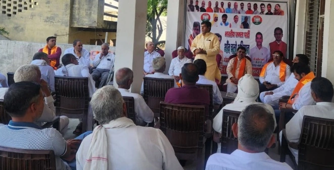 Dadri MLC News : “गांव-गांव पहुंची सरकार, ‘गांव चलो अभियान’ में नेताओं ने सुनी जनता की आवाज, योजनाओं की दी सीधी जानकारी”, बादलपुर मंडल के कई गांवों में जनसंवाद, एमएलसी श्रीचंद शर्मा के साथ कार्यकर्ताओं ने किया सीधा संपर्क अभियान