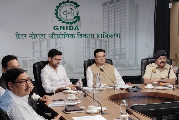 Greater Noida Authority News : “ग्रेटर नोएडा में इंडस्ट्री-लेबर समन्वय की नई पहल, प्राधिकरण, पुलिस और उद्यमियों की संयुक्त बैठक”, कारखाना विभाग के नए दिशा-निर्देशों पर मंथन, श्रमिक हितों को लेकर स्पष्ट संदेश