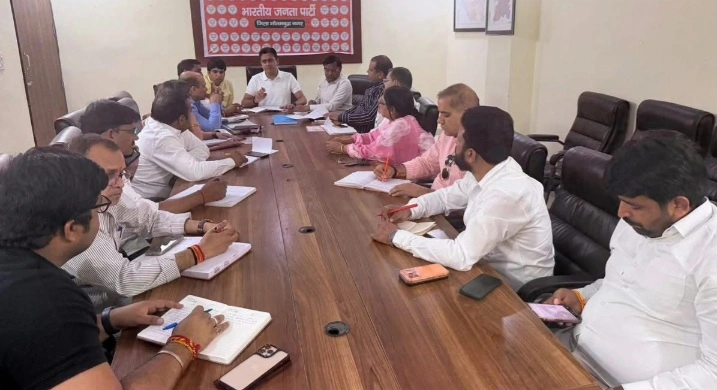 Bjp Organisation News : “अंबेडकर जयंती से लेकर ‘नारी शक्ति अभियान’ तक, भाजपा की रणनीति बैठक में बना बड़ा प्लान, हर घर तक पहुंचेगा सशक्तिकरण का संदेश!”, जिला कार्यालय में मंथन, संगठन को बूथ स्तर तक एक्टिव करने की तैयारी, महिलाओं के सम्मान और भागीदारी पर खास फोकस