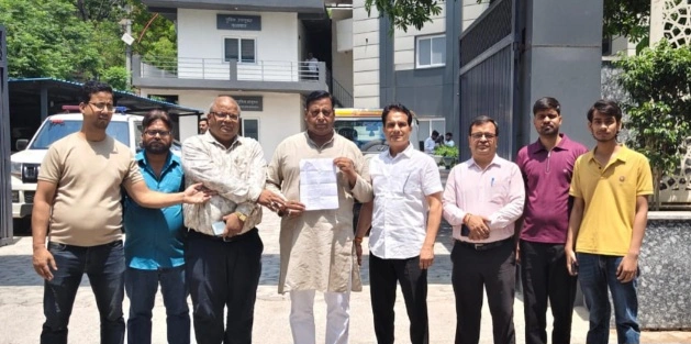 Ghaziabad News : टीएमसी सांसद महुआ मोइत्रा के खिलाफ गाजियाबाद में शिकायत, आईपीएस डॉक्टर अजयपाल शर्मा की छवि धूमिल करने का आरोप, पुलिस अधिकारियों ने शिकायत का संज्ञान लेकर आवश्यक कार्यवाही का आश्वासन दिया