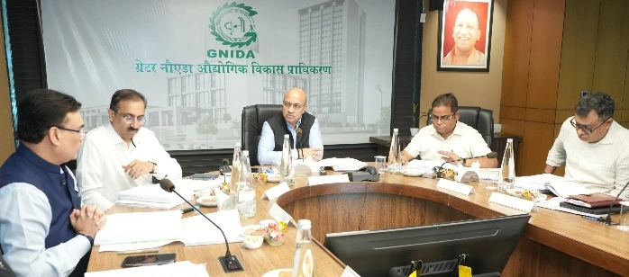 Greater Noida Authority News : “बजट से लेकर बस तक, ग्रेटर नोएडा प्राधिकरण की 143वीं बोर्ड बैठक में फैसलों की झड़ी, विकास का मेगा ब्लूप्रिंट तैयार!, “बैलेंस्ड बजट, बिग विजन”, 6048 करोड़ से विकास की नई पटकथा, “इलेक्ट्रिक बसों से क्लीन और स्मार्ट ट्रांसपोर्ट”, “परी चौक होगा जाम फ्री”, ग्रेनो के चार रूटों पर चलेंगी 15 ईवी बसें, ,विकास कार्यों पर 2176 करोड़ रुपये होंगे खर्च