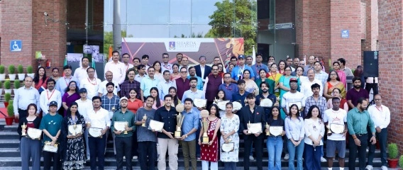 Sharda University News : कैंपस में गूंजा प्रतिभा का जयघोष, शारदा विश्वविद्यालय ने शुरू किया ‘श्री पी. के. गुप्ता एक्सीलेंस अवॉर्ड’, शिक्षा से लेकर खेल, संस्कृति और सेवा तक—हर हुनर को मिला मंच और मान-सम्मान, ‘एनिमोसिटी’ बैंड और वॉलीबॉल टीम ने जीती रोलिंग ट्रॉफी