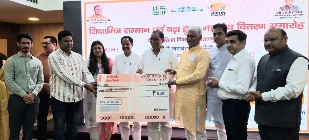 Breaking News : “सम्मान, समर्पण और संबल का संगम!”, शिक्षामित्रों के चेहरे खिले, मंच से मिला मान-सम्मान और बढ़े मानदेय का उपहार, ग्रेटर नोएडा से गोरखपुर तक गूंजा ‘शिक्षा सेवा का सम्मान’, विधायकों और जनप्रतिनिधियों ने जताया समर्थन
