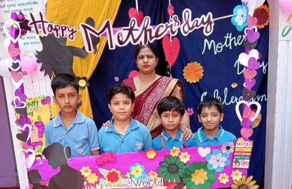 Holy Child Academy News : “मां के कदमों में जन्नत”… दादरी के होली चाइल्ड एकेडमी में मदर्स डे बना भावनाओं का महासागर, बच्चों की प्रस्तुतियों ने नम कर दीं आंखें, गीत, संगीत, नृत्य और संस्कारों के रंग में डूबा मदर्स डे समारोह, बच्चों ने कहा—“मां है तो दुनिया है”, “मां इस सृष्टि की सबसे बड़ी शक्ति”—डायरेक्टर एन.के. शर्मा