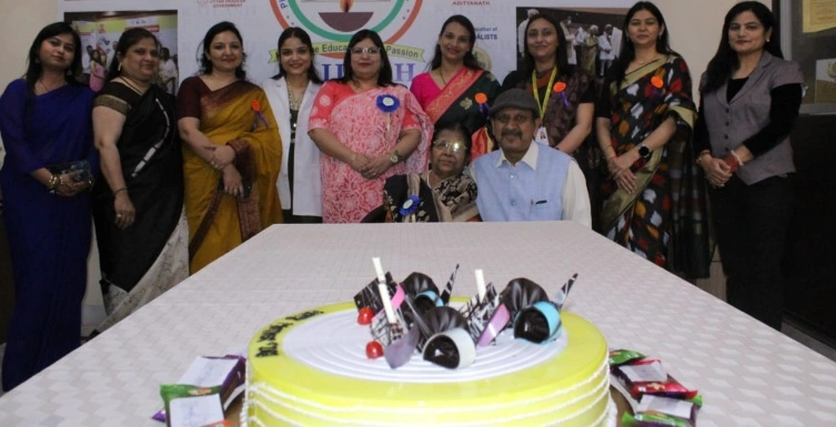 Kailash Institute News : “माँ सिर्फ रिश्ता नहीं, पूरी दुनिया होती है…” कैलाश इंस्टीट्यूट में मदर्स डे बना भावनाओं का महापर्व, छात्रों की आंखें हुईं नम और तालियों से गूंज उठा पूरा सभागार, “माँ परिवार की नहीं, राष्ट्र निर्माण की पहली गुरु” — संतोष गोयल