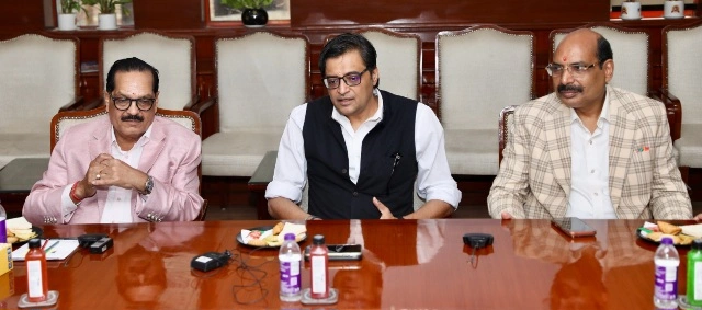 Sharda University News : “अब सिर्फ क्लासरूम नहीं, कैमरे के सामने भी चमकेगा करियर!”, शारदा यूनिवर्सिटी में खुला हाईटेक टीवी स्टूडियो, अर्णब गोस्वामी बोले- ‘राष्ट्रहित ही असली पत्रकारिता’मीडिया एजुकेशन को मिला नया आयाम, लाइव न्यूज़ रूम जैसा माहौल अब कैंपस में ही, “विश्वस्तरीय शिक्षा के साथ आधुनिक सुविधाएं देना हमारा लक्ष्य” — पी.के. गुप्ता