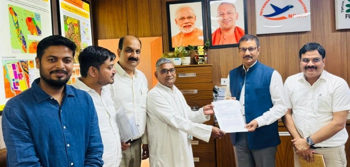 YEIDA Authority News : “अब किसानों को सिर्फ आश्वासन नहीं, ज़मीन पर अधिकार मिलेगा!” — यमुना प्राधिकरण ने 589 किसानों को भेजे आबादी भूखंड के आरक्षण पत्र, तिरथली गांव में खुशी की लहर, अपैरल पार्क के विकास के बीच किसानों को मिला बड़ा तोहफा, YEIDA सीईओ राकेश सिंह ने कहा —‘विकास भी होगा और किसानों का सम्मान भी’