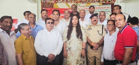 Jewar News : “जेवर के व्यापारियों की हुंकार, प्रशासन दरबार में लगा समस्याओं का अंबार!”, 200 से ज्यादा कारोबारी जुटे, डीएम-डीसीपी ने मौके पर सुनी परेशानी, कई मुद्दों का तुरंत हुआ समाधान, दीप प्रज्वलन के साथ हुआ सम्मेलन का शुभारंभ, डीएम मेघा रूपम ने दिया भरोसा — “व्यापारियों की समस्याएं प्राथमिकता”