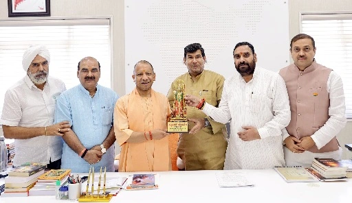Breaking News : “बजट से लेकर जेवर में बेरहम हत्या तक…, लखनऊ में गरजे शिक्षक विधायक श्रीचंद शर्मा!, मुख्यमंत्री योगी से मुलाकात में शिक्षा, कानून व्यवस्था और सनातन सम्मान पर रखी बड़ी मांगें”, 5 कालिदास मार्ग पर हुई अहम मुलाकात, दो ज्वलंत मामलों पर सीएम से की सख्त कार्रवाई की मांग, शिक्षक राजनीति में फिर मिला भरोसा