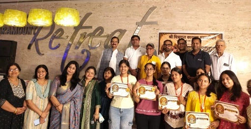 Paramount Golf Foreste News : “90 प्रतिशत से ऊपर नंबर, मंच पर गूंजती तालियां और गर्व से चमकते चेहरे!, पैरामाउंट गोल्फ फॉरेस्टी में मेधावियों का महाकुंभ, ‘अकादमिक एक्सीलेंस अवार्ड 2025-26’ बन गया प्रतिभाओं के सम्मान का यादगार उत्सव”, मेहनत का मिला सम्मान, मेधावियों के चेहरे पर दिखी सफलता की चमक