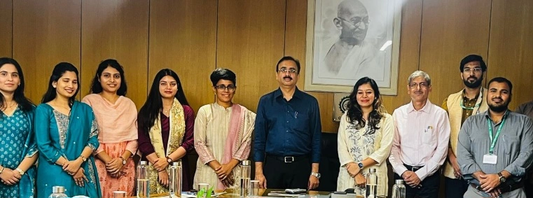 Breaking News : दिल्ली-मुंबई इंडस्ट्रियल कॉरिडोर का ‘मास्टर प्लान’ समझने ग्रेटर नोएडा पहुंचे 6 युवा IAS!, स्मार्ट टाउनशिप, लॉजिस्टिक्स हब और रोजगार मॉडल ने किया प्रभावित, अफसरों ने जमीनी हकीकत को करीब से परखा, सीईओ एनजी रवि कुमार ने बताया—जमीन अधिग्रहण का उद्देश्य सिर्फ विकास नहीं, रोजगार भी