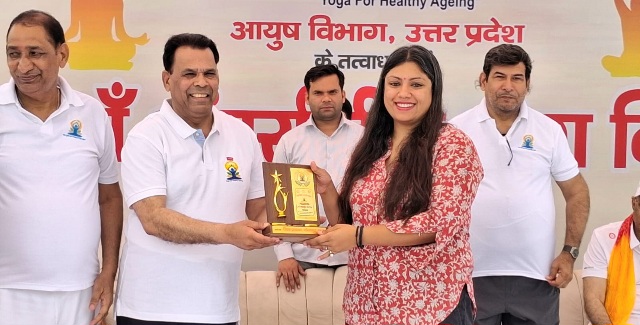 Breaking News : योग से गूंज उठा गौतम बुद्ध नगर, हजारों लोगों ने एक साथ किया प्राणायाम; मंत्री, विधायक, एमएलसी और अधिकारियों ने दिया स्वस्थ जीवन का संदेश, 12वें अंतर्राष्ट्रीय योग दिवस पर दिखी अद्भुत एकजुटता, “YOGA FOR HEALTHY AGEING” थीम के साथ शहीद विजय सिंह पथिक स्टेडियम और नोएडा इंडोर स्टेडियम में उमड़ा जनसैलाब, योगमय हुआ पूरा जनपद