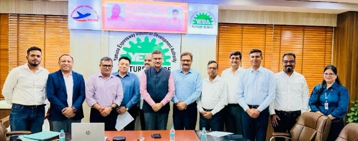 YEIDA Authority News : जेवर एयरपोर्ट की उड़ान से पहले YEIDA का बड़ा दांव!, 8 दिग्गज कंपनियों को मिली ज़मीन, ₹3,181 करोड़ का निवेश और 18 हजार से अधिक युवाओं के लिए रोजगार का सुनहरा रास्ता खुला, जेवर एयरपोर्ट के साथ बदलेगी पूरे क्षेत्र की तस्वीर, ऑटोमोबाइल से इलेक्ट्रॉनिक्स तक, कई सेक्टरों में होगा बड़ा निवेश