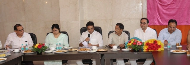 Noida News : बारिश से पहले नोएडा में ‘ऑपरेशन मानसून’ शुरू!, अब नहीं डूबेंगी सड़कें, हॉटस्पॉट पर 24 घंटे तैनात रहेंगे हेवी-ड्यूटी पंप, सीवर बैकफ्लो रोकने के लिए अपनाए जाएंगे आधुनिक तकनीकी उपाय, यातायात प्रभावित न हो, इस पर रहेगा विशेष फोकस, विधायक पंकज सिंह ने अफसरों को दिए सख्त निर्देश