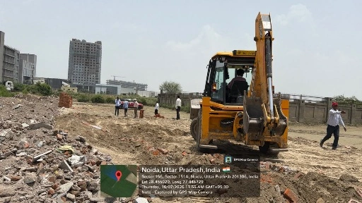 Noida Authority News : नोएडा प्राधिकरण का भूमाफियाओं पर बड़ा प्रहार, झट्टा गांव में 22,670 वर्गमीटर सरकारी भूमि को कराया अतिक्रमण मुक्त, अवैध प्लॉटिंग और निर्माण ध्वस्त, अवैध निर्माण के खिलाफ लगातार जारी रहेगा अभियान, सीईओ कृष्णा करुणेश बोले ऐसे मामलों में 