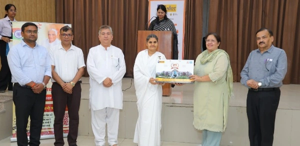 GNIOT College News : जीएनआईओटी एमबीए कॉलेज में 'नशा मुक्त युवा फॉर विकसित भारत' अभियान, छात्रों ने ली नशामुक्ति की शपथ, एमबीए कॉलेज में संस्थान के आंतरिक गुणवत्ता आश्वासन प्रकोष्ठ IQAC के तत्वावधान में नशामुक्ति जागरूकता एवं प्रेरणादायक सत्र का आयोजन किया गया, छात्र-छात्राओं, शिक्षकों और शिक्षणेत्तर कर्मचारियों ने भाग लिया