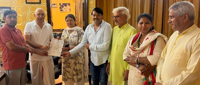 Beta1 News : बीटा-1 की समस्याओं पर पूर्व मंत्री व MLC नरेंद्र सिंह भाटी ने प्राधिकरण को चेताया, सुरक्षा से लेकर जलापूर्ति तक उठाए सवाल, चारदीवारी और रेलिंग, जर्जर सीवर-वाटर ड्रेन की जगह नई लाइन तथा जलापूर्ति व्यवस्था दुरुस्त करने की मांग, प्राधिकरण से स्थायी समाधान की मांग