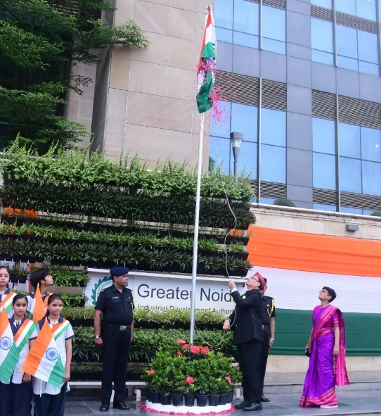 Authority Breaking News : राष्ट्र निर्माण विरासत में नहीं मिलता, हर पीढ़ी को अपना योगदान देना होता है : ACEO सौम्य श्रीवास्तव, ग्रेटर नोएडा प्राधिकरण की ACEO श्रीलक्ष्मी के सामने धूमधाम से मनाया गया 80वां स्वतंत्रता दिवस, स्कूली बच्चों की देशभक्ति प्रस्तुतियों ने बांधा समां, ग्रेनो वेस्ट स्थित प्राधिकरण के दफ्तर में एसीईओ सुनील कुमार सिंह ने किया ध्वजारोहण
