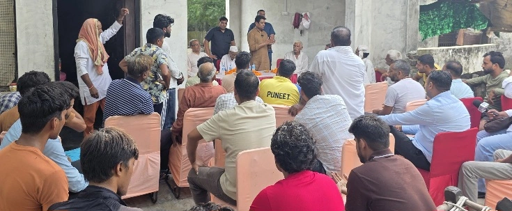 Jewar News : अगर पार्टी ने टिकट नहीं दिया तो मैं जेवर से निर्दलीय चुनाव लडूंगा : योगेन्द्र सिंह छौकर, जेवर के गांवों में पहुंचे योगेंद्र सिंह छौकर, ग्रामीणों से किया संवाद; स्थानीय समस्याओं को लेकर उठाई आवाज, देवटा में क्रिकेट टूर्नामेंट में खिलाड़ियों से मिले, सलारपुर-सरकपुर में बारातघर और श्मशान स्थल की मांग सुनी; नंगला चीती में भी विकास के मुद्दों पर हुई चर्चा