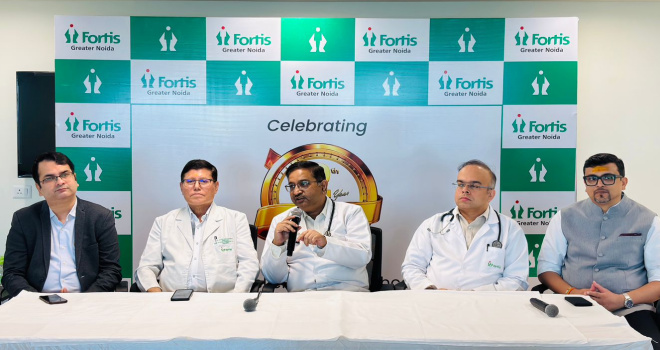 Fortis News : फोर्टिस हॉस्पिटल ग्रेटर नोएडा ने मनाई दूसरी वर्षगांठ, स्वास्थ्य समस्याओं पर जागरूकता और बेहतर स्वास्थ्य सेवाओं का संकल्प