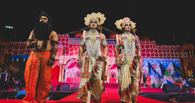 Noida Ramleela News : श्री सनातन धर्म रामलीला समिति, नोएडा स्टेडियम में भव्य मंचन, राम-सीता का पहला मिलन, अहिल्या उद्धार सहित कई महत्वपूर्ण प्रसंगों का मंचन