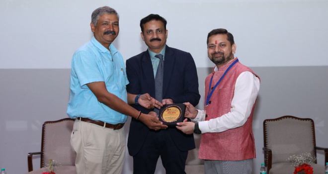 Shardha University News : Kaizen Excellence Award 2024: HR की दुनिया में अर्पित तिवारी की अनोखी पहचान, नई तकनीकों से किया धमाका!, अर्पित तिवारी को विशेष सम्मान