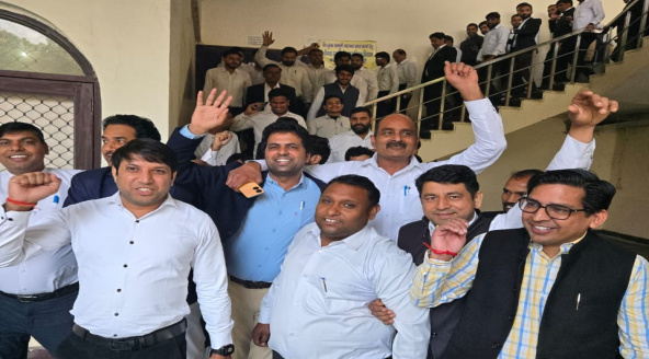 Surajpur Court News : गौतमबुद्ध नगर वकीलों की हड़ताल, न्यायिक कार्य ठप, आज कोर्ट रहेगा बंद, सचिव धीरेंद्र भाटी बोले- “अधिकारों के लिए हर स्तर पर लड़ाई जारी रहेगी”